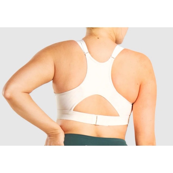 Gymshark Mesh Neckline Sports Bra White - Picture 2 of 9